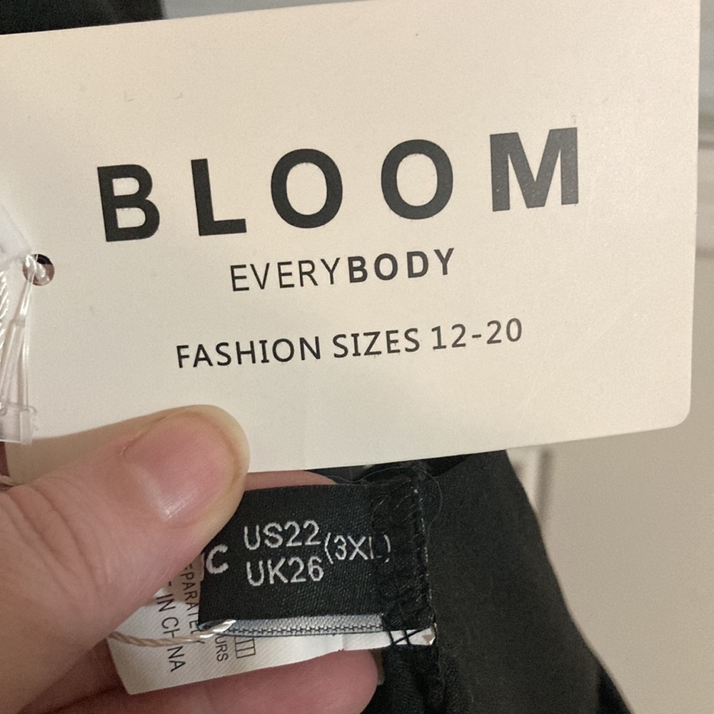 Bloom long black dress with slit - Picture 4 of 5